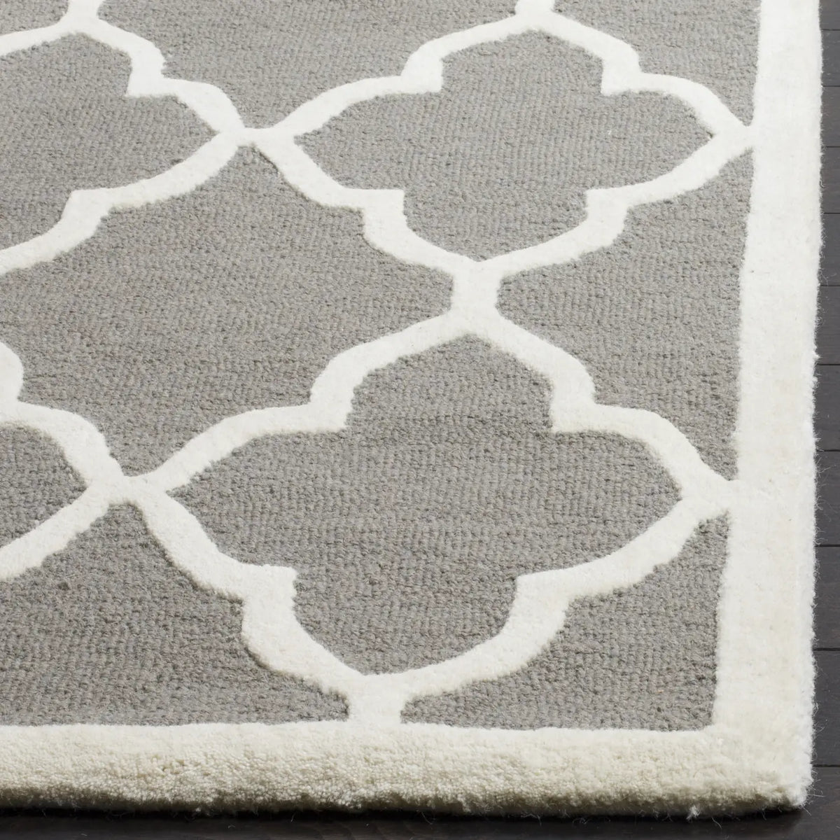 Safavieh Cambridge 5'-0" x 8'-0" Rug in Dark Grey / Ivory