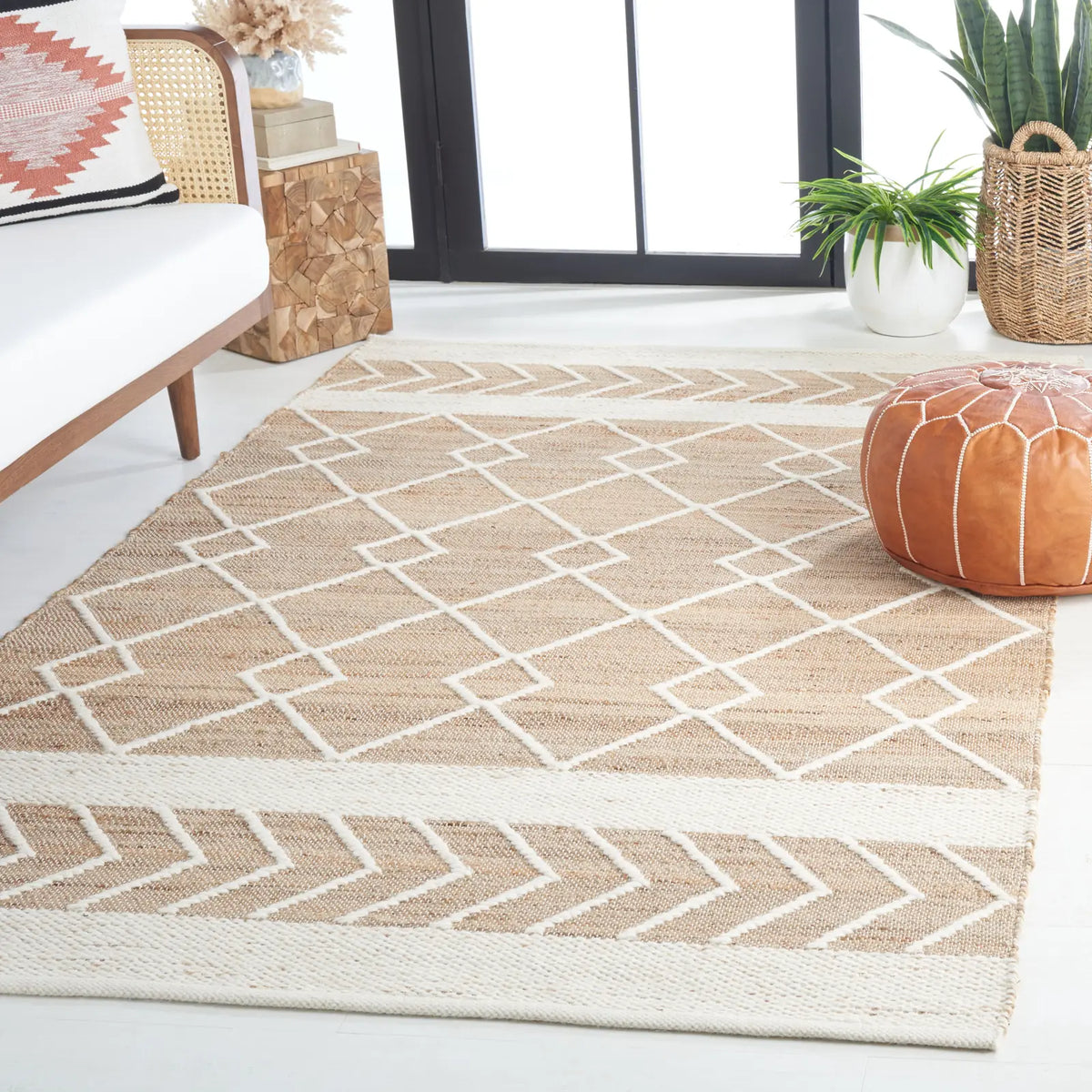 Safavieh Natural Fiber 4'-0" x 6'-0" Rug in Natural / Ivory