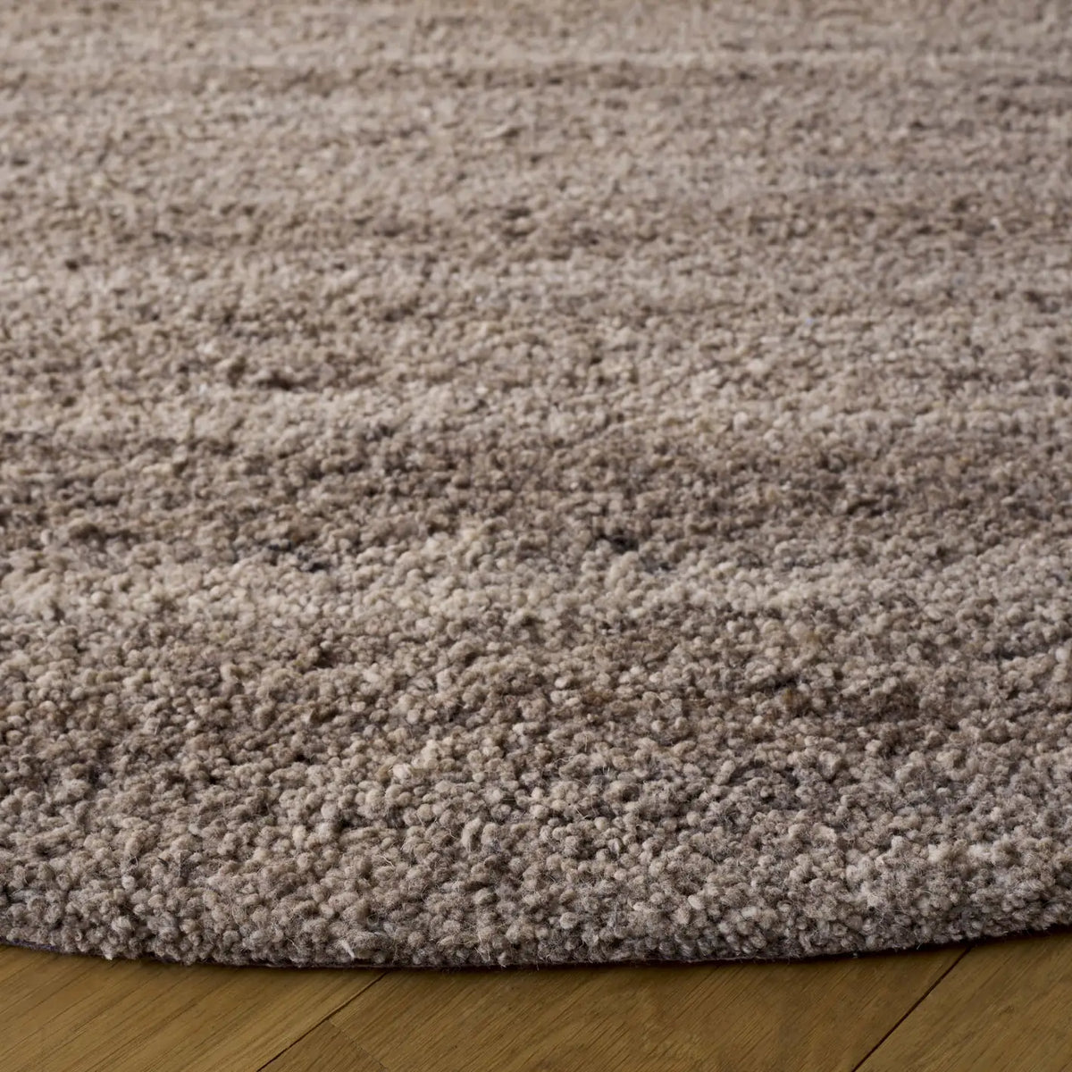 Safavieh Himalaya 6'-0" x 6'-0" Rug in Natural / Light Brown