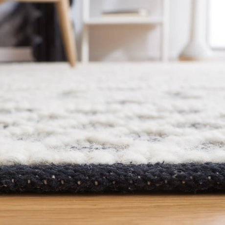 Safavieh Natura 4'-0" x 6'-0" Rug in Ivory / Black