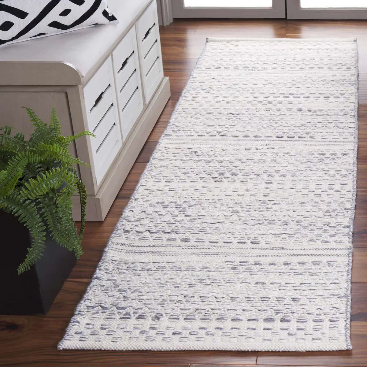 Safavieh Kilim 2'-3" x 8'-0" Rug in Ivory / Dark Grey