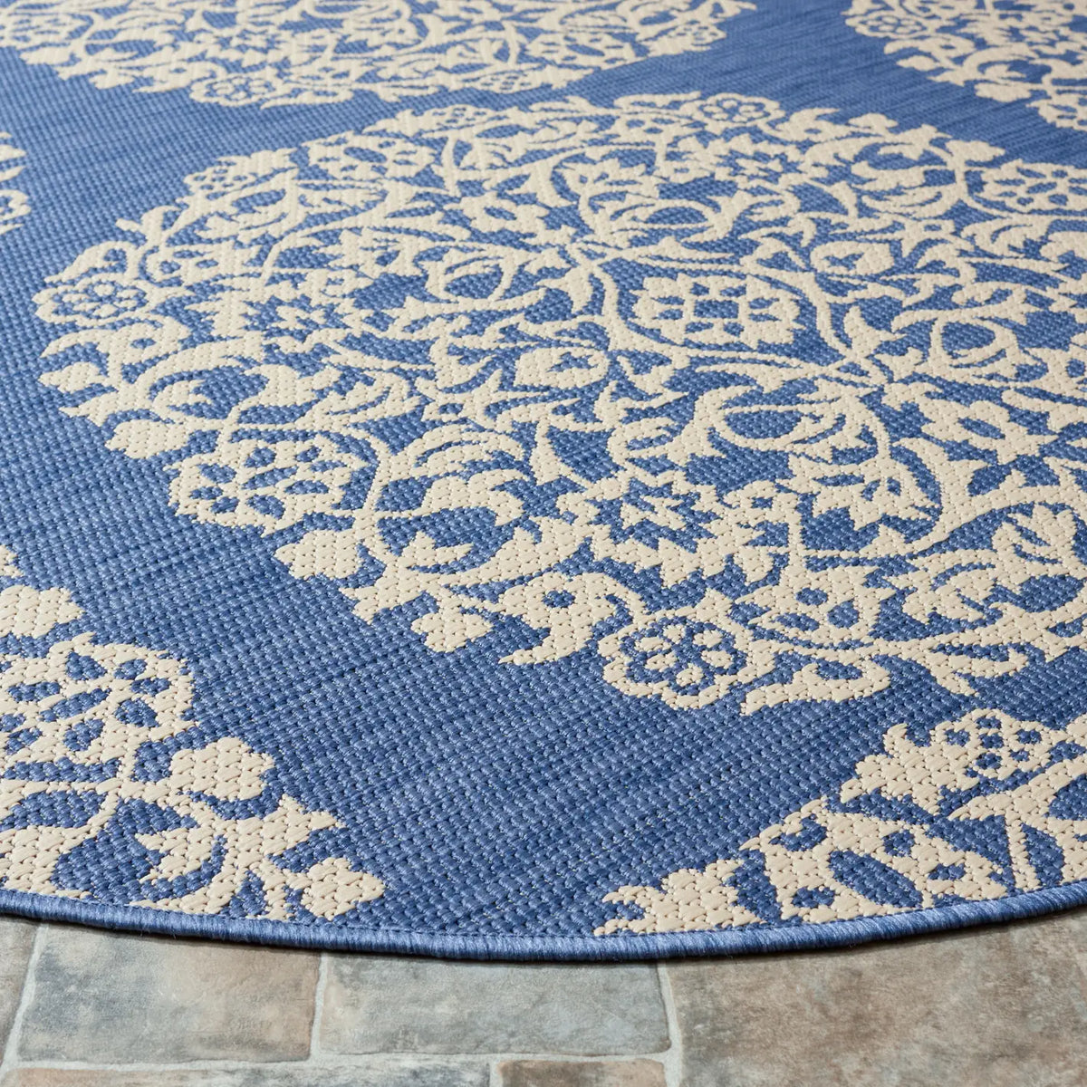 Safavieh Courtyard 6'-7" x 6'-7" Rug in Blue / Ivory