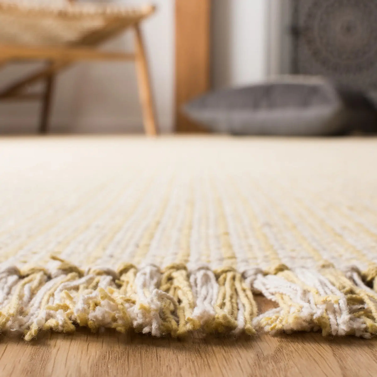 Safavieh Montauk 5'-0" x 8'-0" Rug in Ivory / Yellow