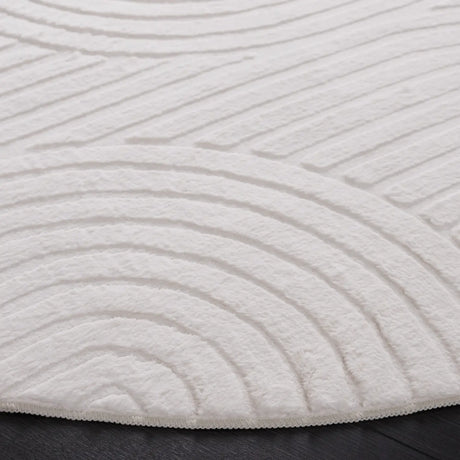 Safavieh Faux Rabbit Fur  800 6'-0" x 6'-0" Rug in Ivory