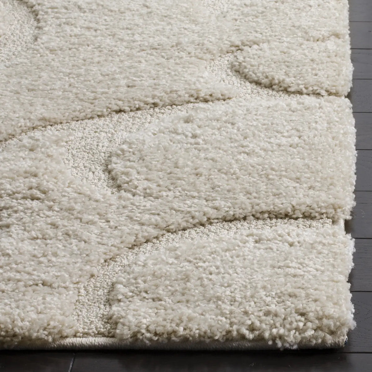 Safavieh Florida Shag 5'-3" x 7'-6" Rug in Creme / Creme