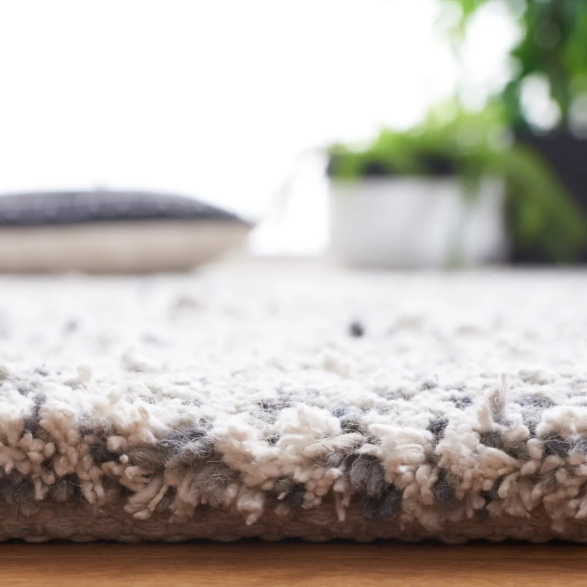 Safavieh Berber 4'-0" x 6'-0" Rug in Ivory / Dark Grey