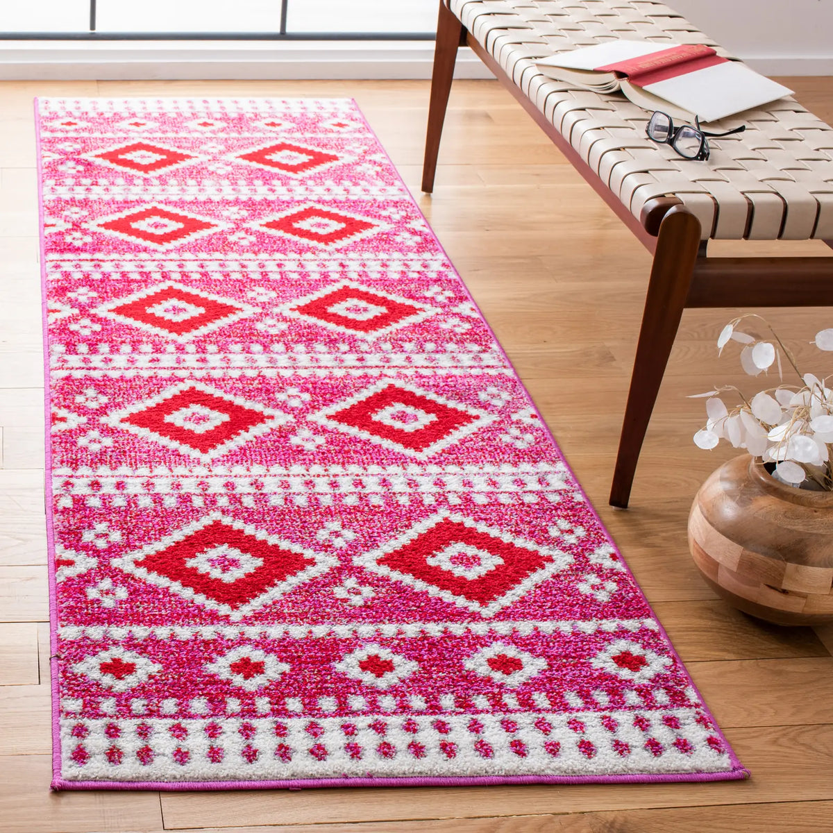 Safavieh Adirondack 2'-6" x 8'-0" Rug in Fuchsia / Ivory