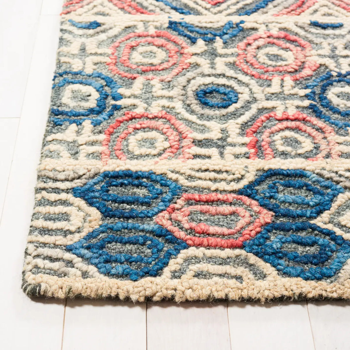 Safavieh Trace 4'-0" x 6'-0" Rug in Grey / Navy