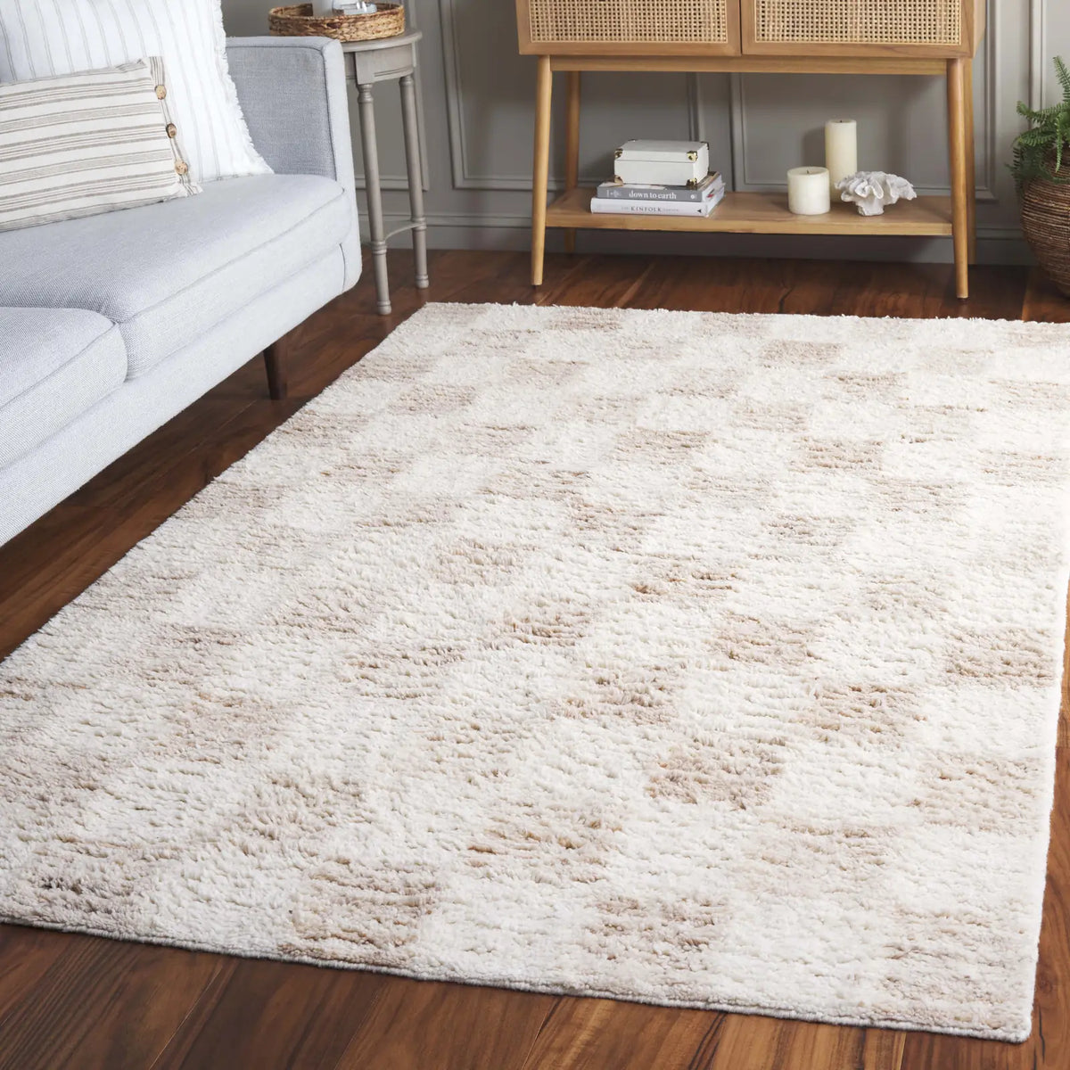 Safavieh Vermont 4'-0" x 6'-0" Rug in Beige / Ivory