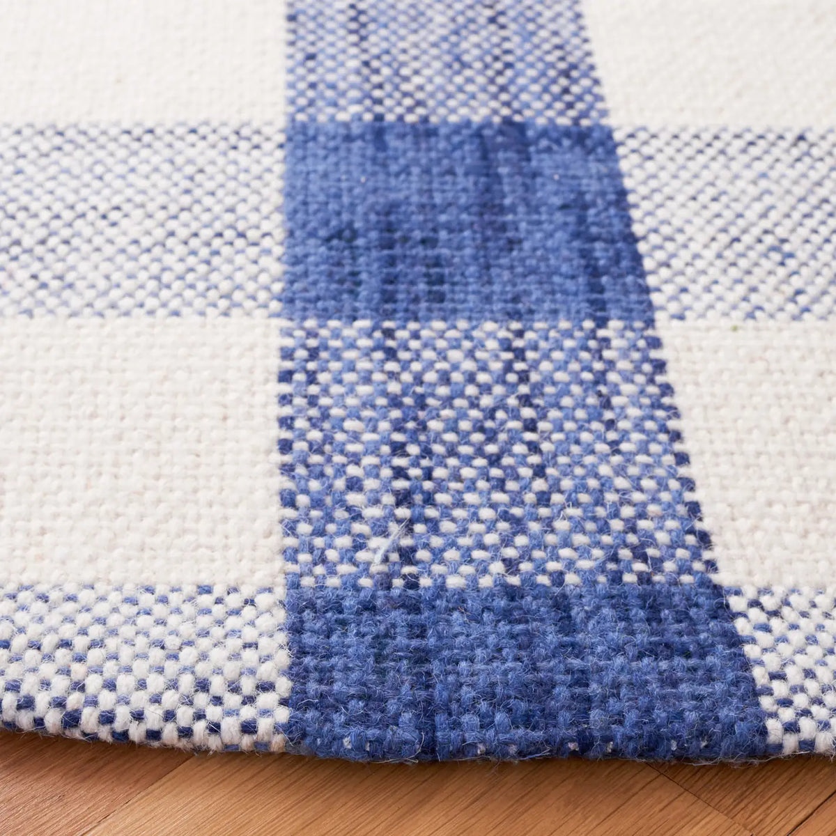 Safavieh Marbella 6'-0" x 6'-0" Rug in Navy / Ivory