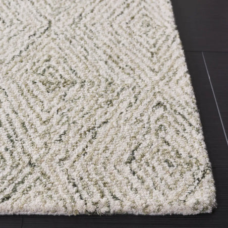 Safavieh Ebony 4'-0" x 6'-0" Rug in Light Green / Ivory