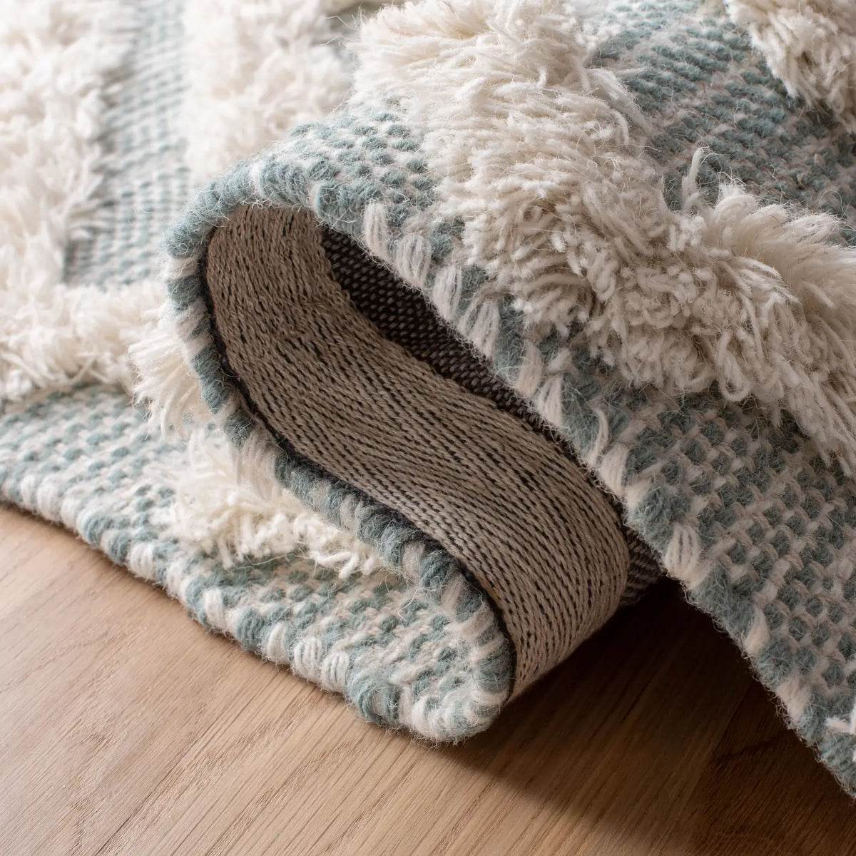 Safavieh Kenya 4'-0" x 6'-0" Rug in Aqua / Ivory