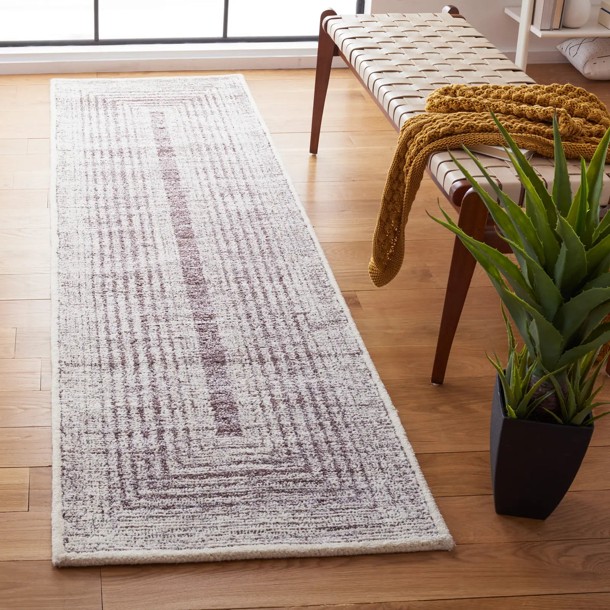Safavieh Metro 2'-3" x 8'-0" Rug in Grey / Ivory