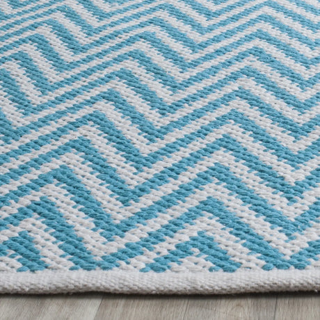 Safavieh Montauk 8'-0" x 10'-0" Rug in Turquoise / Ivory