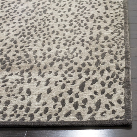 Safavieh Marbella 5'-0" x 8'-0" Rug in Light Grey / Dark Grey