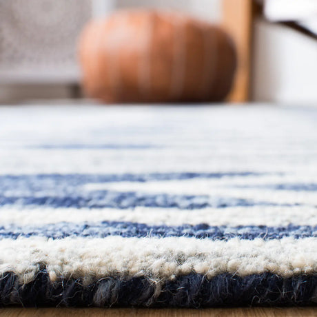 Safavieh Micro-Loop 5'-0" x 8'-0" Rug in Navy / Ivory