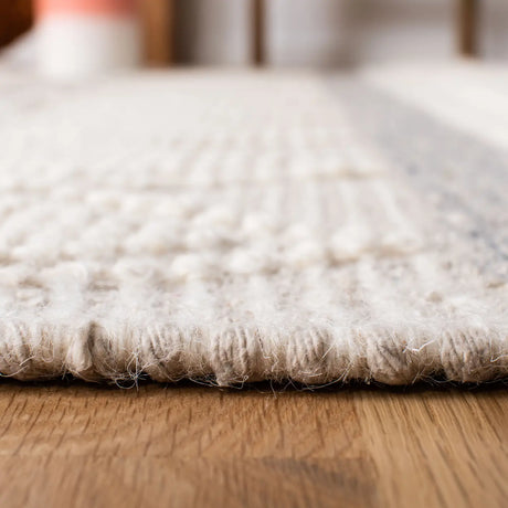 Safavieh Kenya 5'-0" x 8'-0" Rug in Ivory / Grey