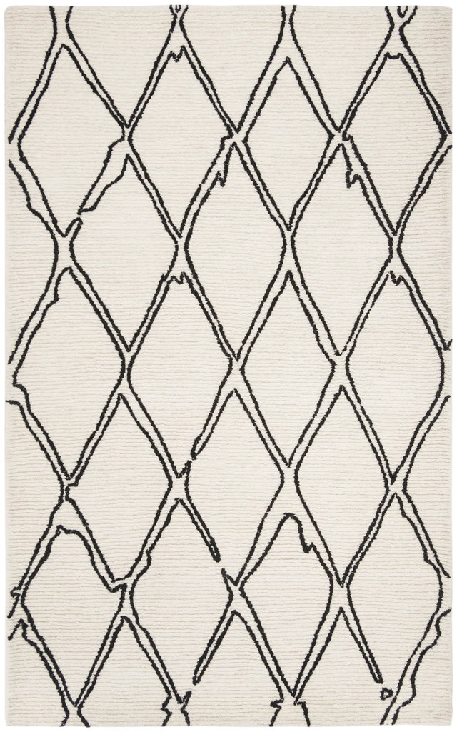 Safavieh Casablanca 5'-0" x 8'-0" Rug in Ivory / Black