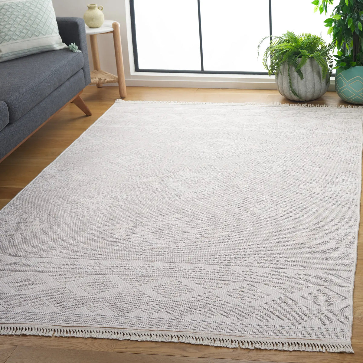 Safavieh Prairie 300 4'-0" x 6'-0" Rug in Beige / Ivory