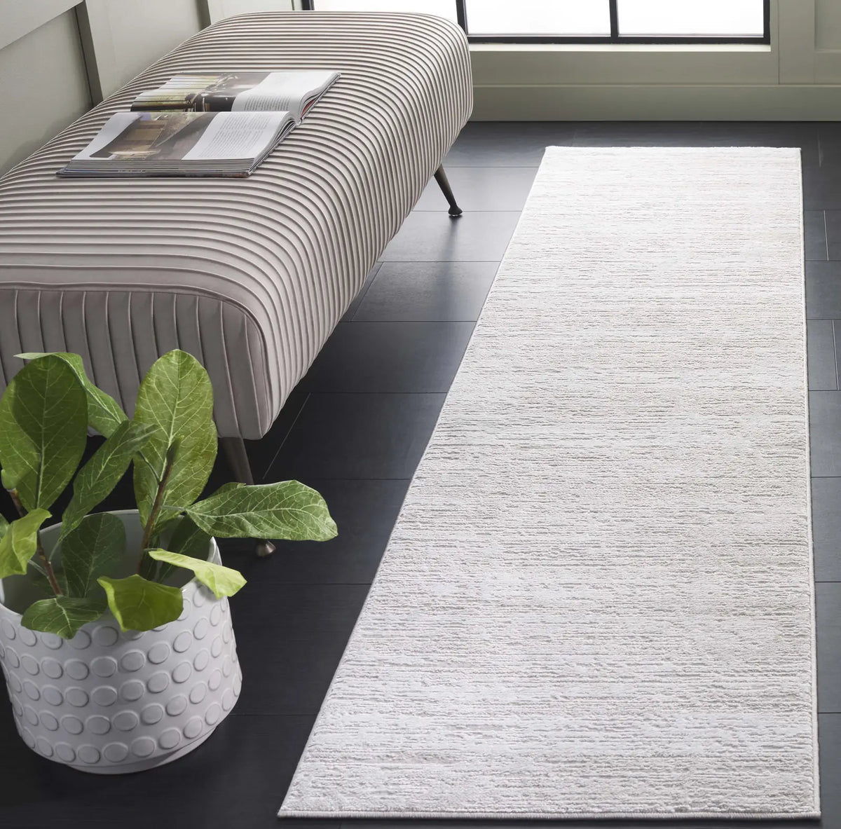 Safavieh Carter 2'-0" x 8'-0" Rug in Ivory / Taupe