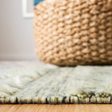 Safavieh Casablanca 5'-0" x 8'-0" Rug in Turquoise / Pink