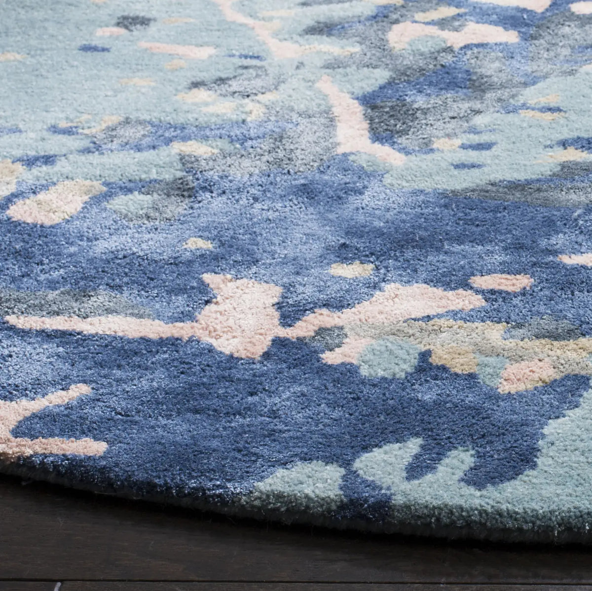 Safavieh Soho 6'-0" x 6'-0" Rug in Blue / Light Pink