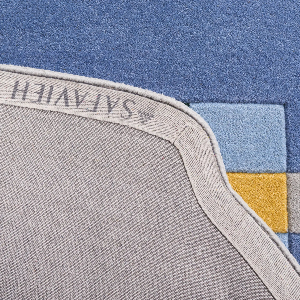 Safavieh Fifth Avenue 5'-0" x 8'-0" Rug in Grey / Blue