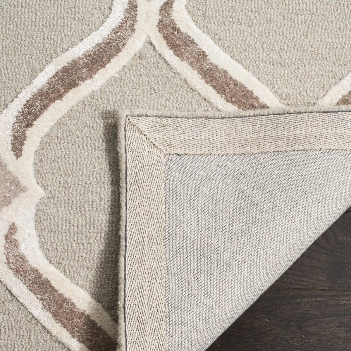 Safavieh Manchester 5'-0" x 8'-0" Rug in Taupe / Ivory