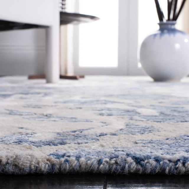 Safavieh Glamour 4'-0" x 6'-0" Rug in Navy / Ivory