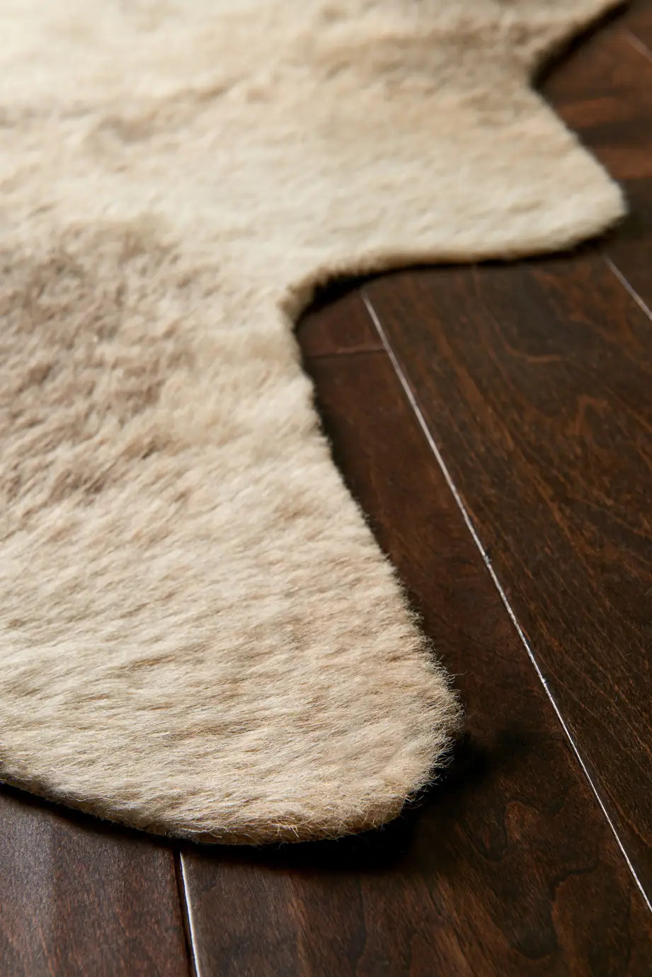 Loloi Grand Canyon Gc-13 Beige / Ash Rugs - corner on wood
