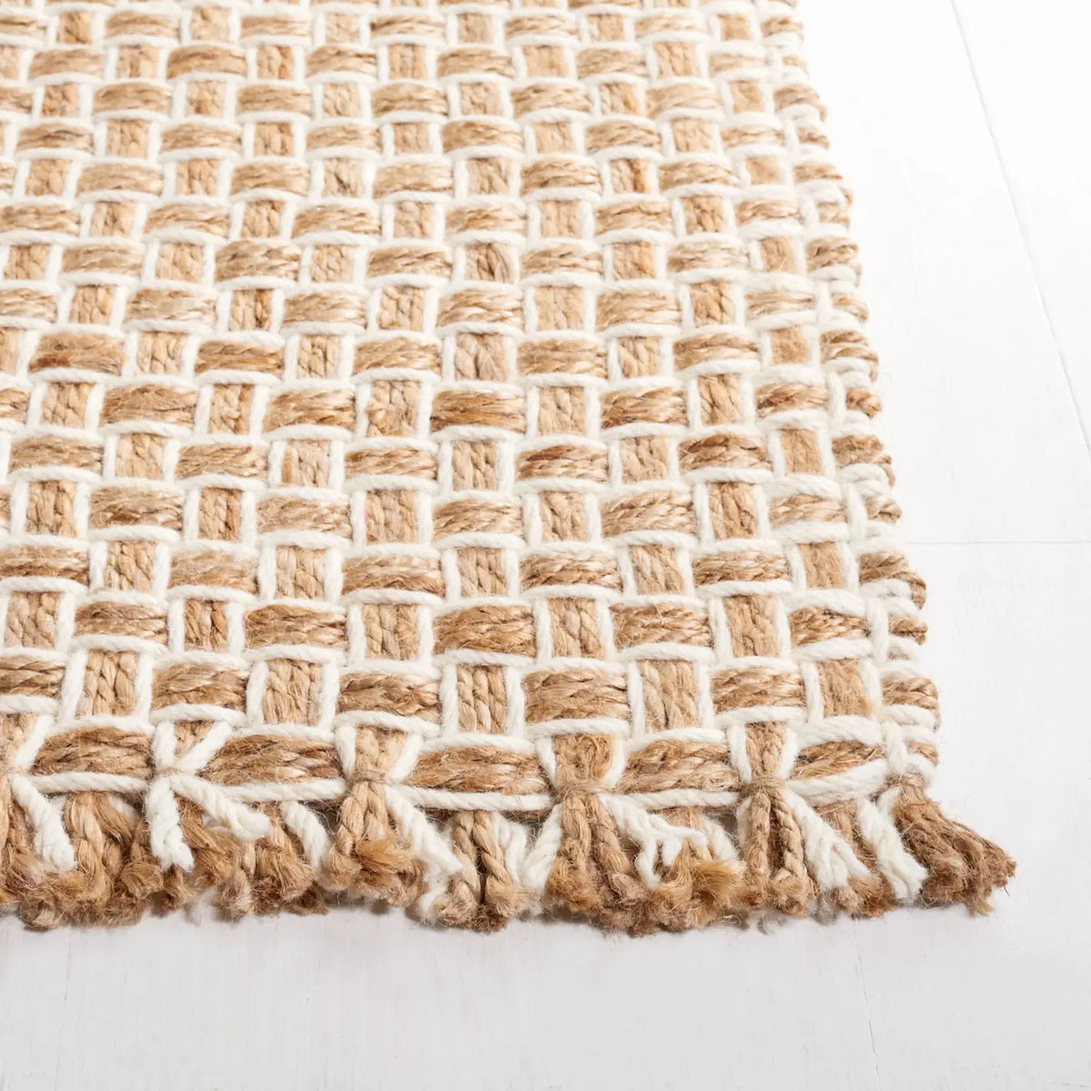 Safavieh Natural Fiber 4'-0" x 6'-0" Rug in Natural / Ivory