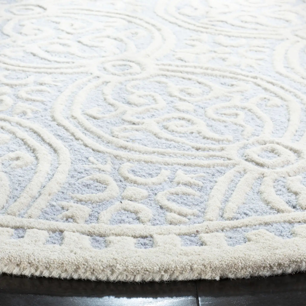 Safavieh Cambridge 6'-0" x 6'-0" Rug in Light Blue / Ivory