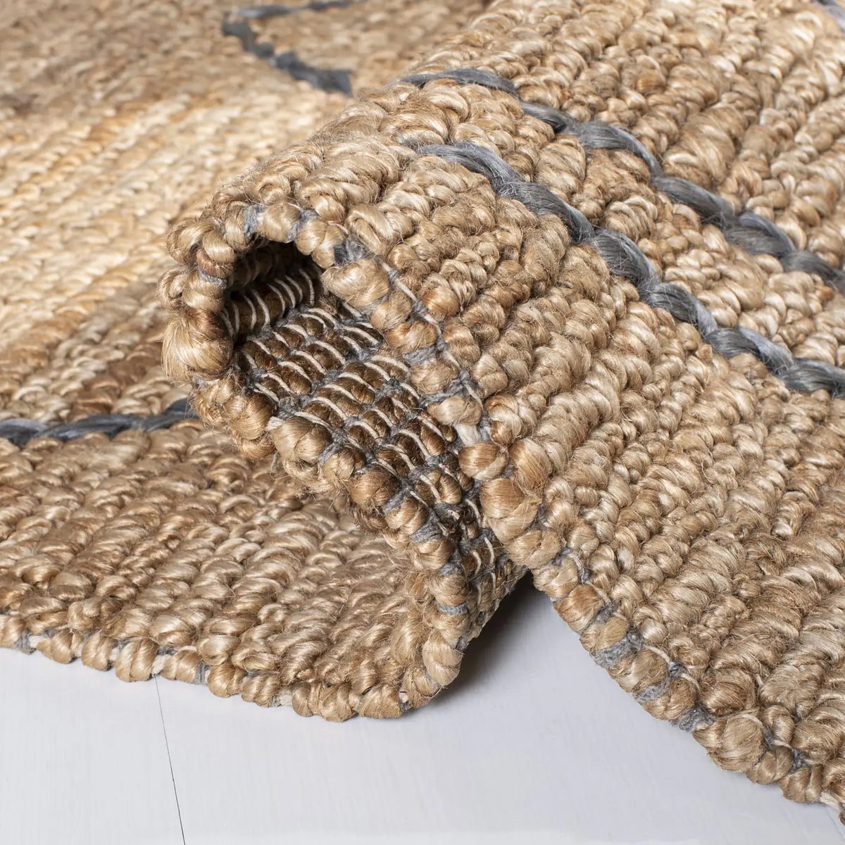 Safavieh Natural Fiber 4'-0" x 6'-0" Rug in Beige / Grey