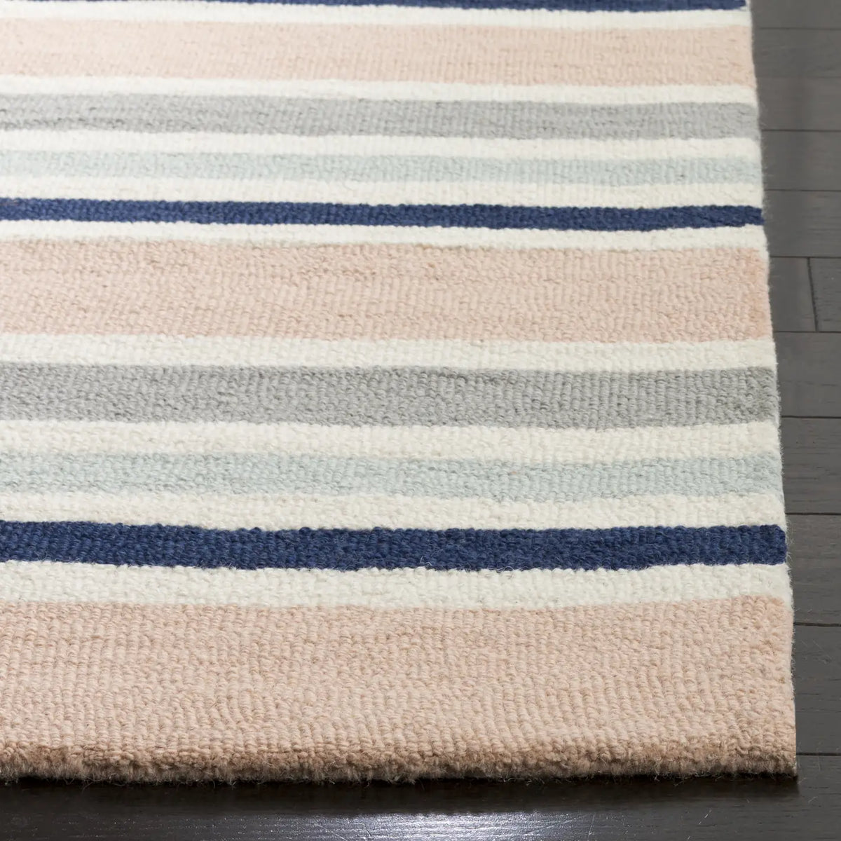 Safavieh Safavieh Kids 5'-0" x 7'-0" Rug in Ivory / Multi