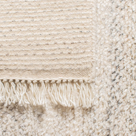 Safavieh Casablanca 5'-0" x 8'-0" Rug in Beige