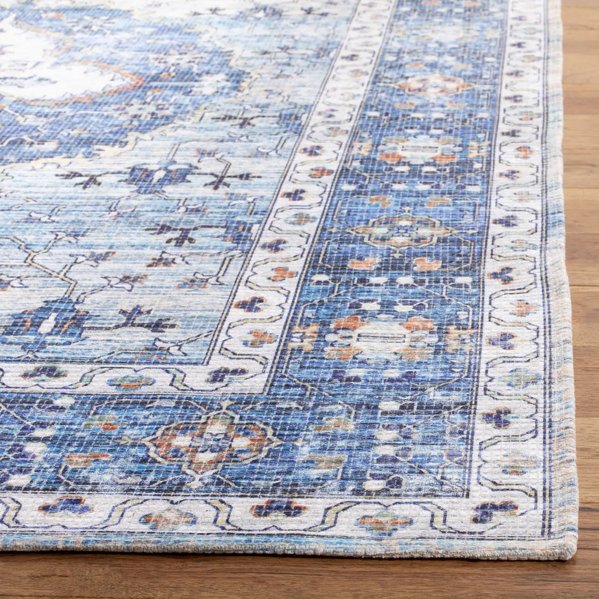 Safavieh Saffron 4'-0" x 6'-0" Rug in Blue / Ivory