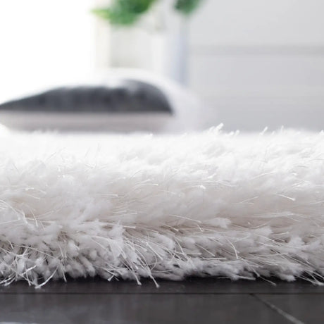 Safavieh Ocean Shag 4'-0" x 6'-0" Rug in Ivory