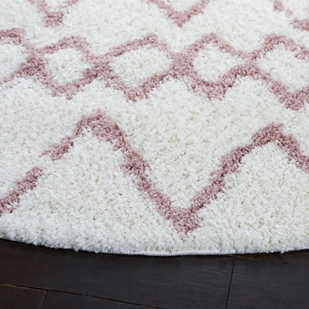 Safavieh Berber Shag 6'-7" x 6'-7" Rug in Ivory / Light Rose