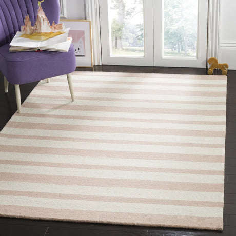 Safavieh Safavieh Kids 5'-0" x 7'-0" Rug in Pink / Ivory
