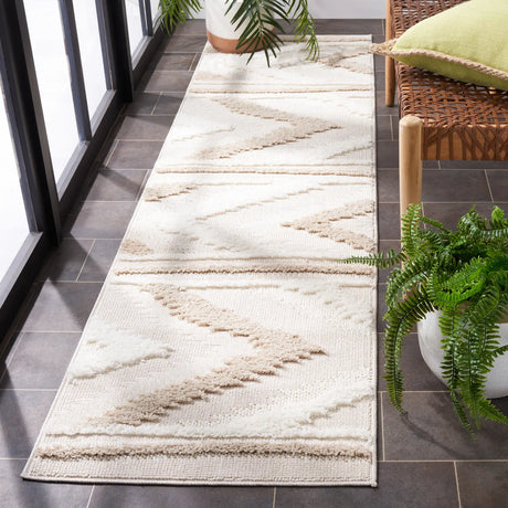 Safavieh Trends 2'-2" x 8'-0" Rug in Beige / Ivory