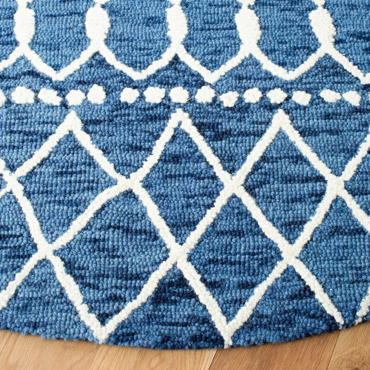 Safavieh Blossom 6'-0" x 6'-0" Rug in Navy / Ivory