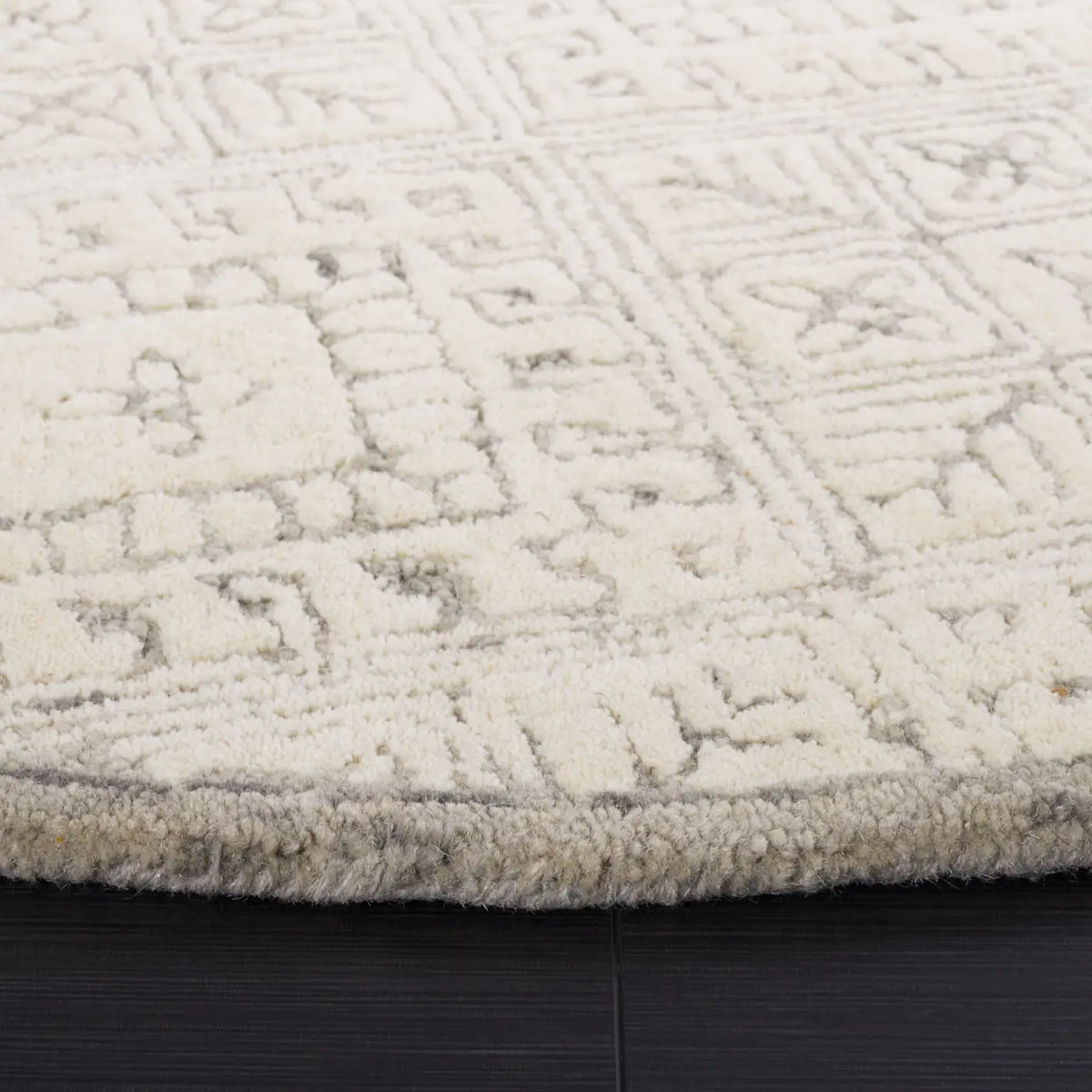 Safavieh Glamour 6'-0" x 6'-0" Rug in Grey / Ivory
