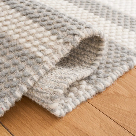 Safavieh Natura 4'-0" x 6'-0" Rug in Ivory / Grey
