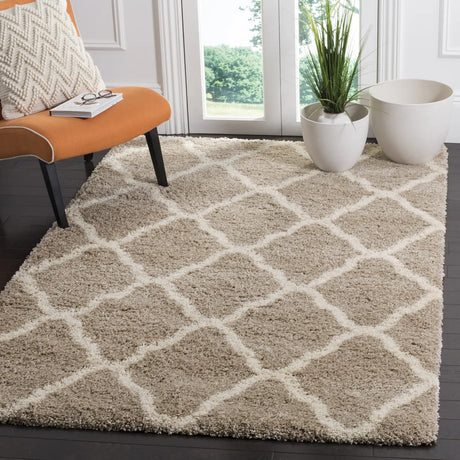 Safavieh Hudson Shag 4'-0" x 6'-0" Rug in Beige / Ivory