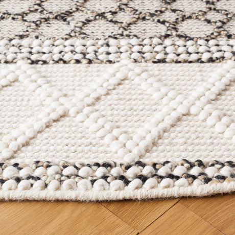Safavieh Natura 6'-0" x 6'-0" Rug in Ivory / Black