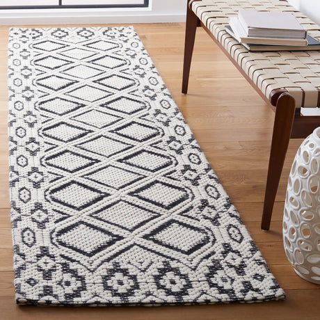 Safavieh Vermont 2'-3" x 8'-0" Rug in Ivory / Black