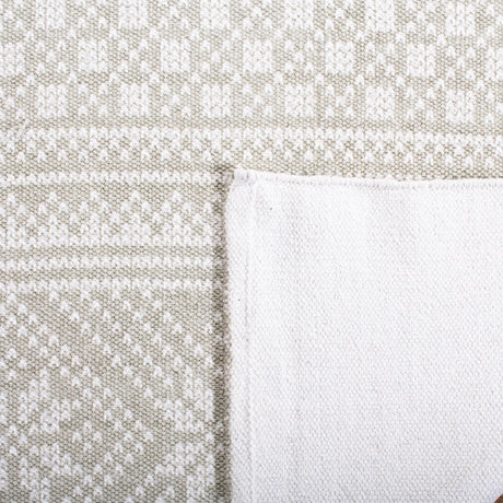 Safavieh Cedar Brook 5'-0" x 8'-0" Rug in Silver / Ivory