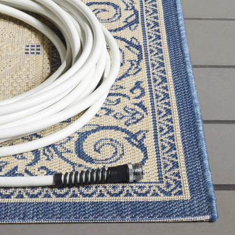 Safavieh Courtyard 4'-0" x 5'-7" Rug in Natural / Blue
