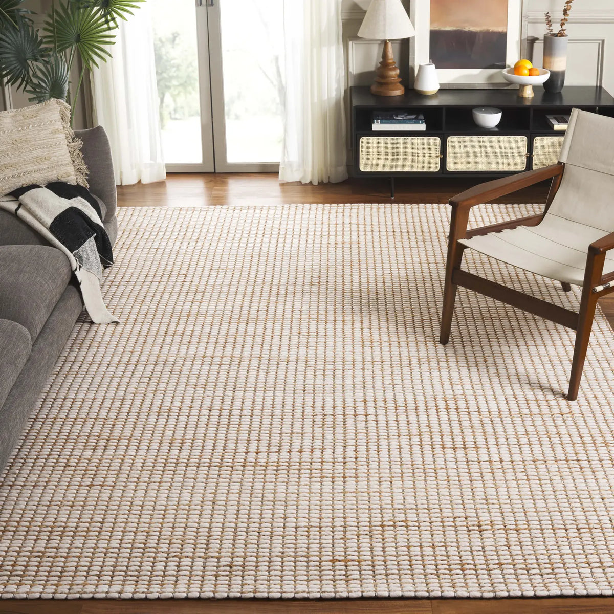 Safavieh Marbella 6'-0" x 9'-0" Rug in Brown / Natural