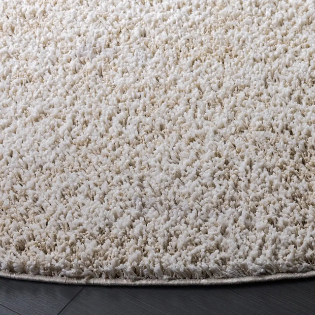 Safavieh Everett Shag 6'-7" x 6'-7" Rug in Ivory